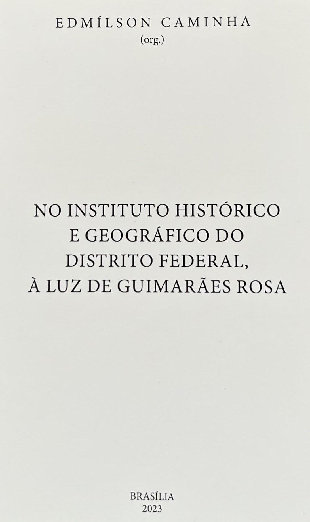 Capa de No Instituto Histórico e Geográfico do Distrito Federal, à luz de Guimarães Rosa
